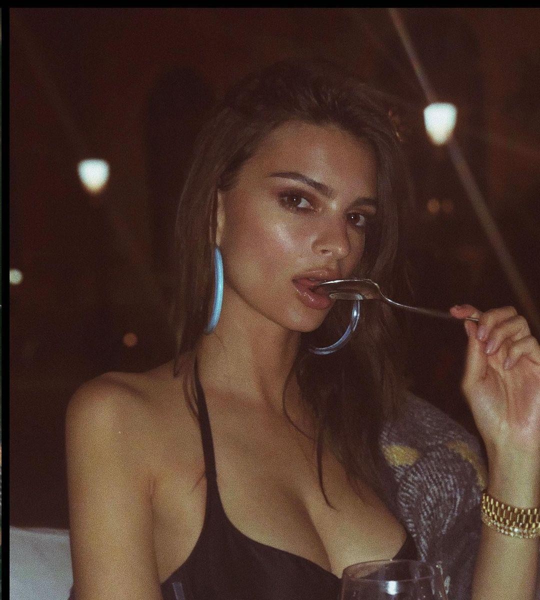 Emily Ratajkowski