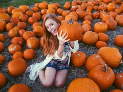 Abigail Cowen photo 96389