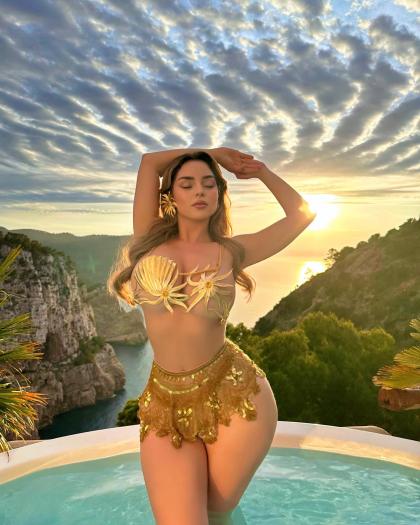Demi Rose photo 9010