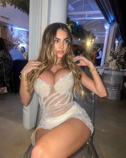 Lyna Perez photo 9463