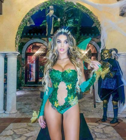 Lyna Perez photo 9491