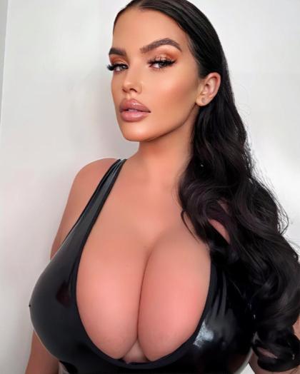 Angelica Sharpe photo 47125