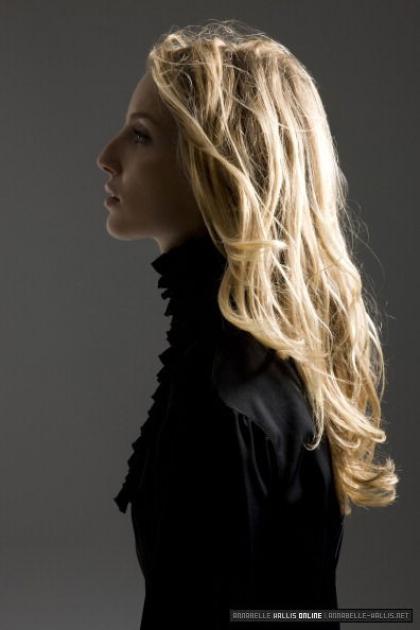 Annabelle Wallis