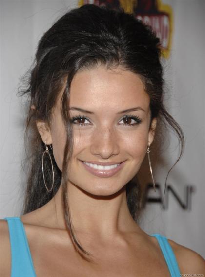 Alice Greczyn photo 130551