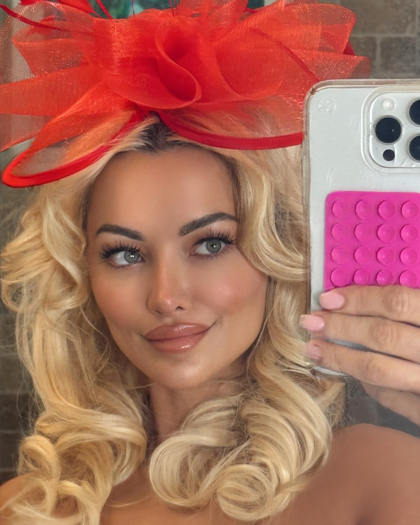 Lindsey Pelas