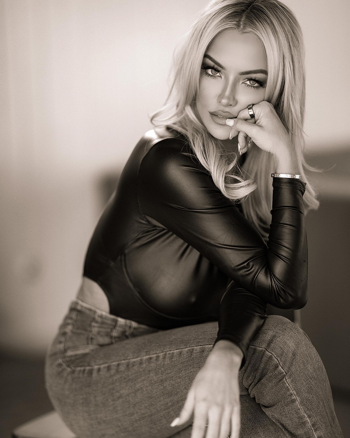 Lindsey Pelas