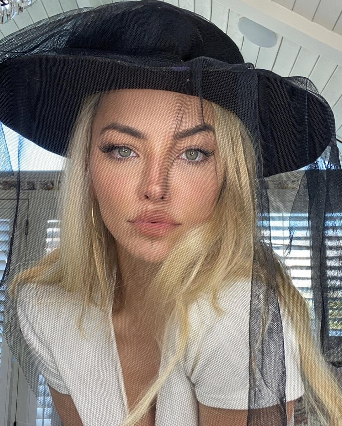 Lindsey Pelas