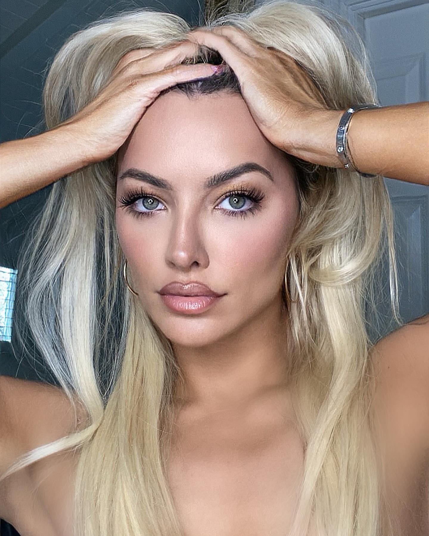 Lindsey Pelas
