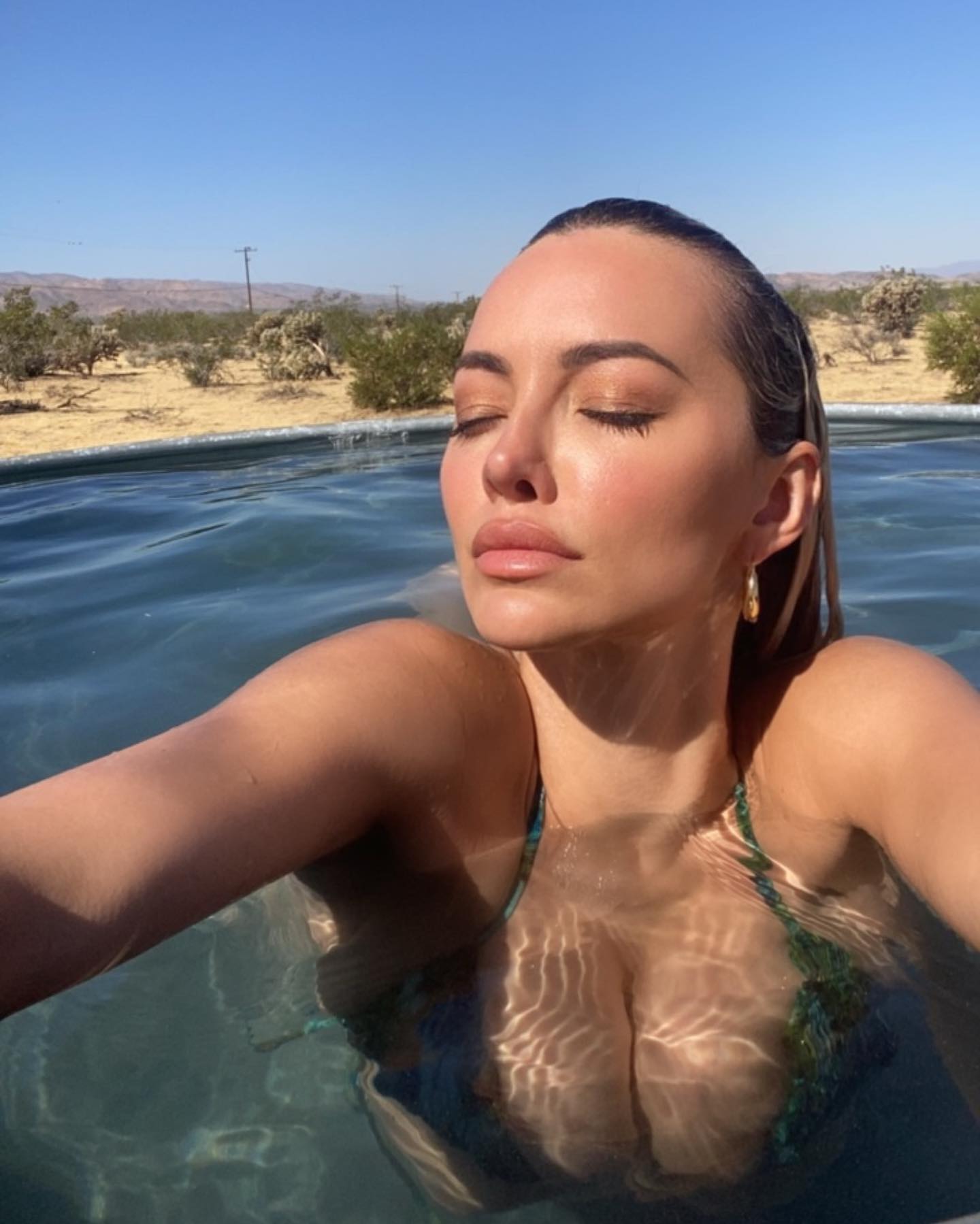Lindsey Pelas