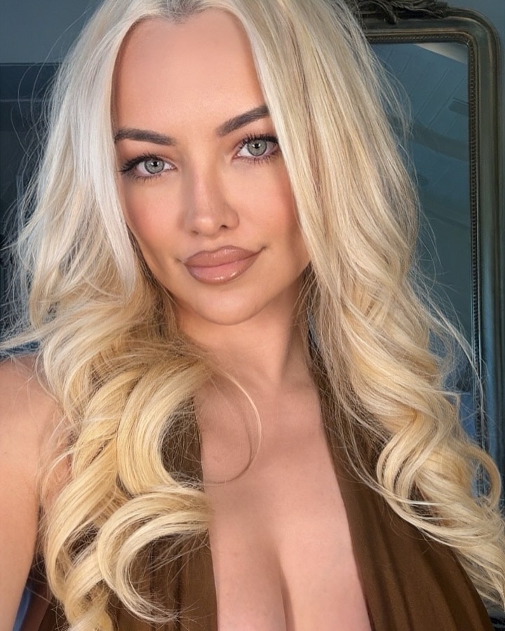 Lindsey Pelas