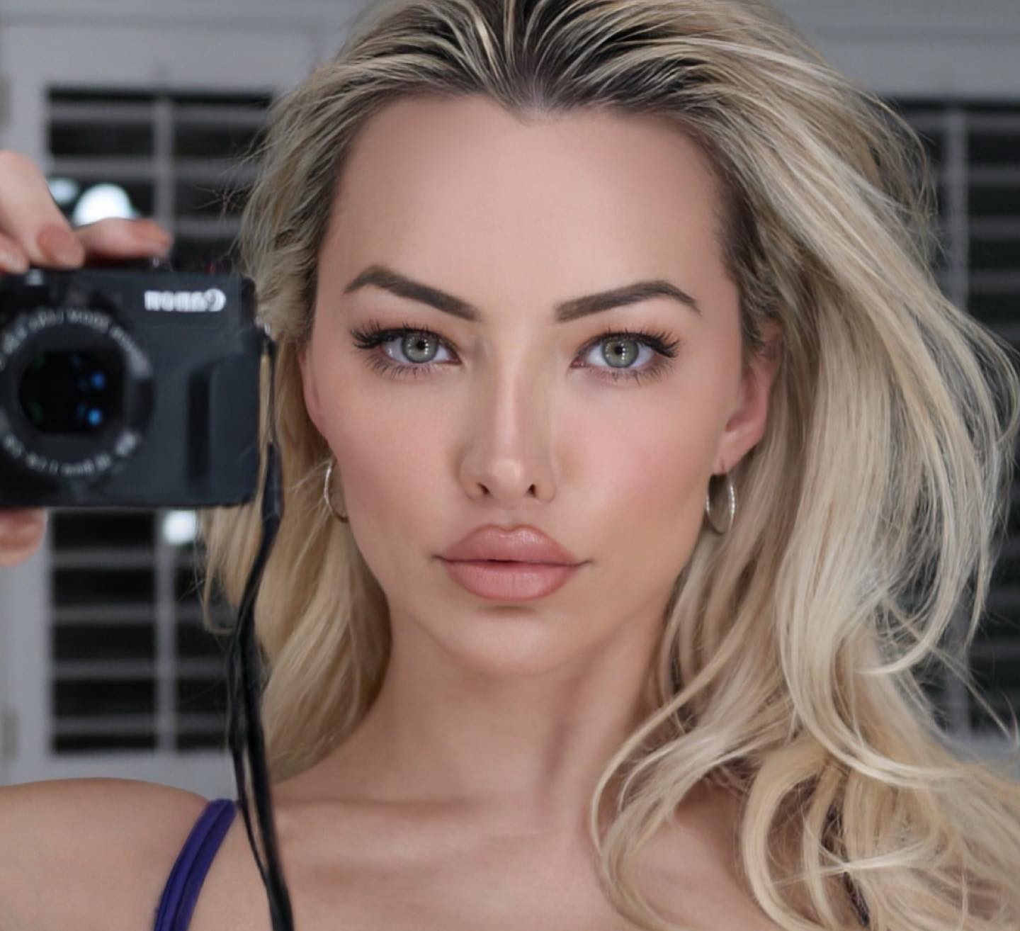 Lindsey Pelas