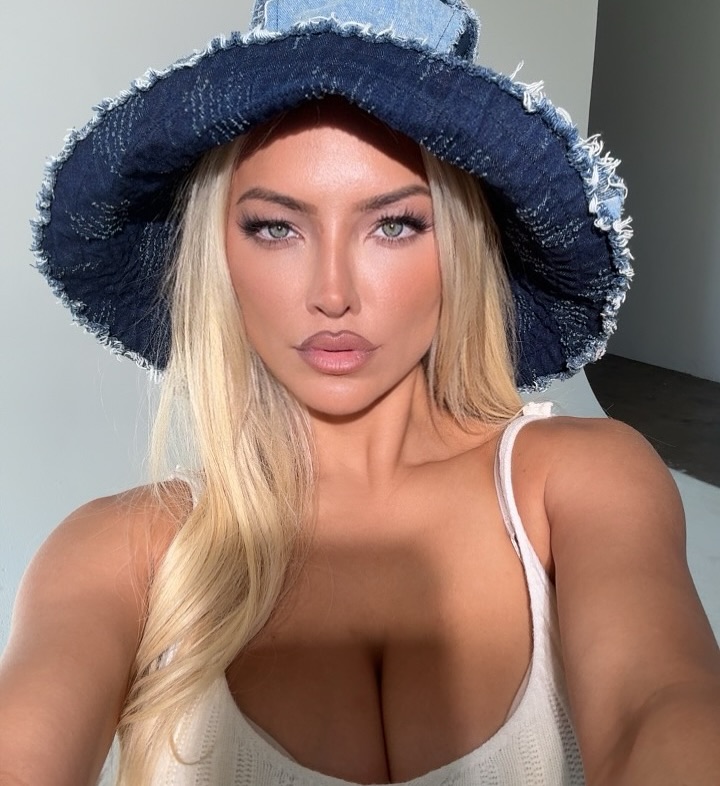 Lindsey Pelas