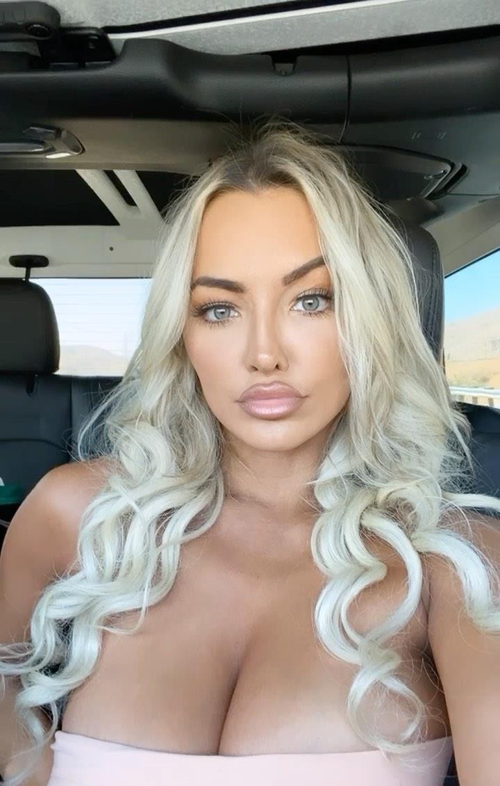 Lindsey Pelas