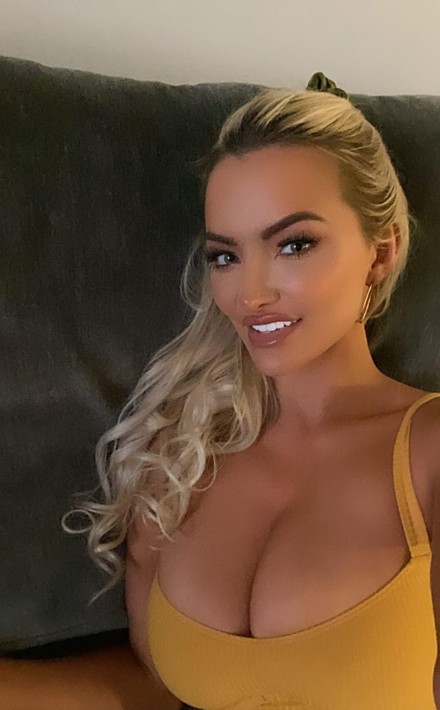 Lindsey Pelas