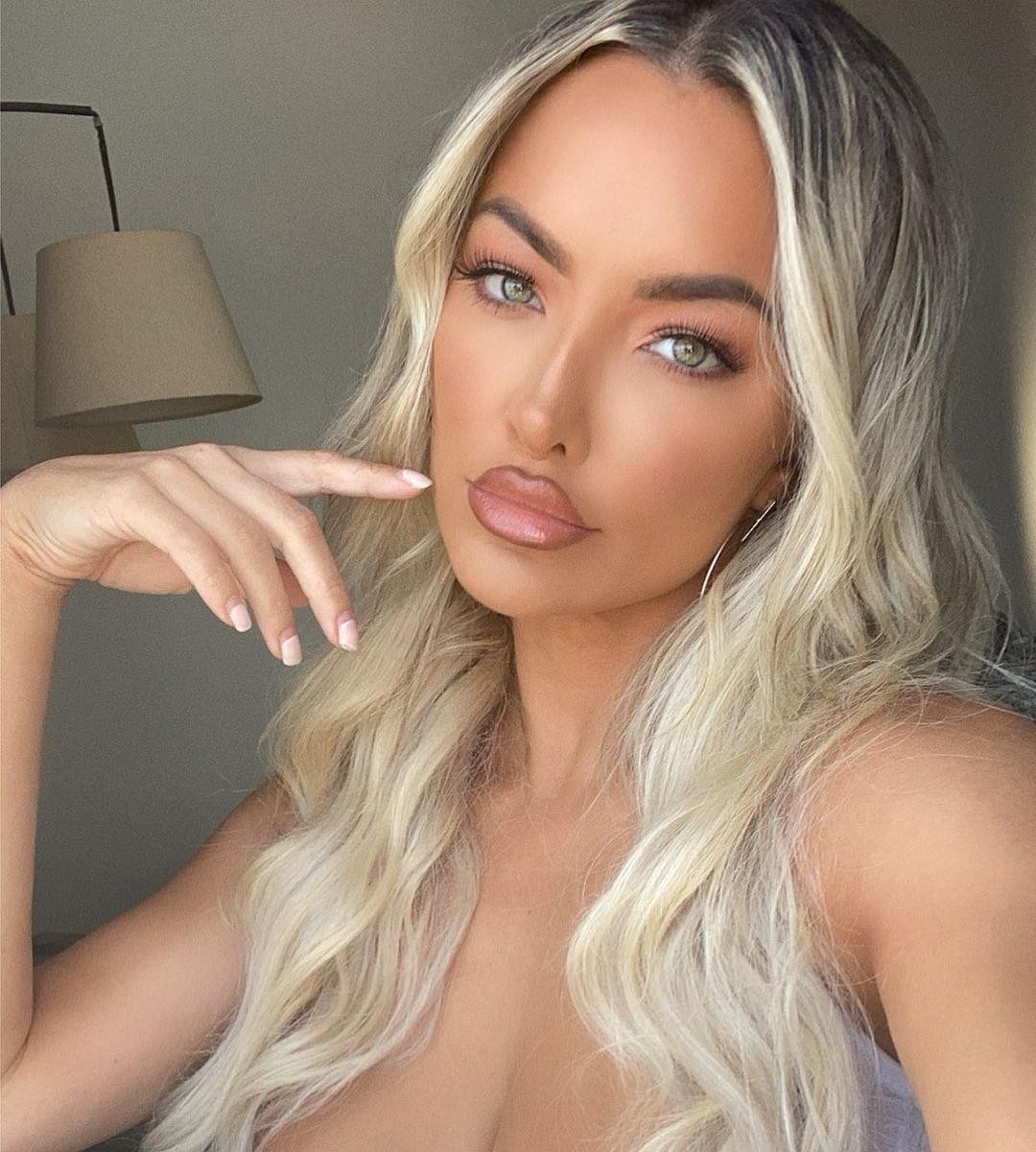 Lindsey Pelas