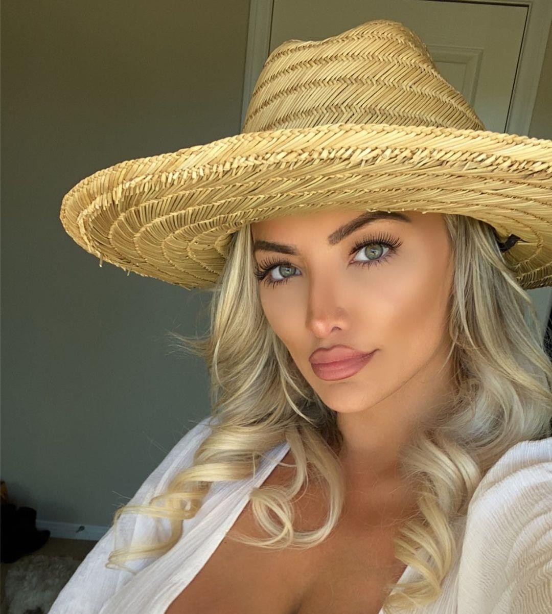 Lindsey Pelas