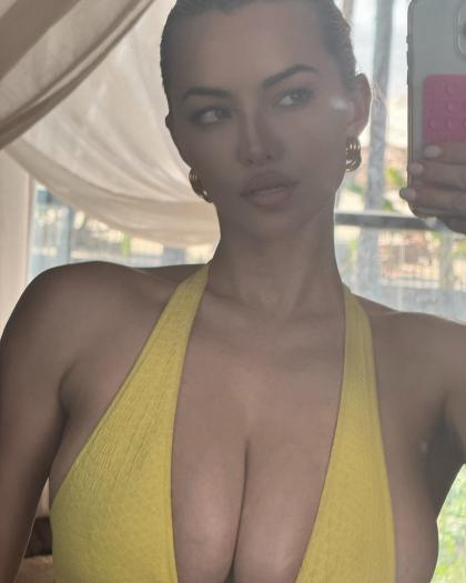 Lindsey Pelas photo 175014