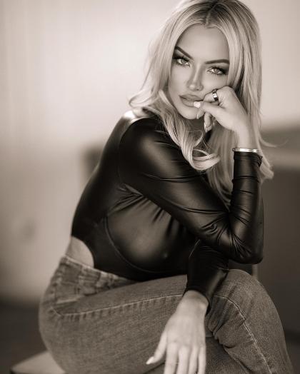 Lindsey Pelas photo 175156