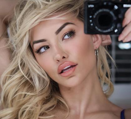 Lindsey Pelas photo 175438