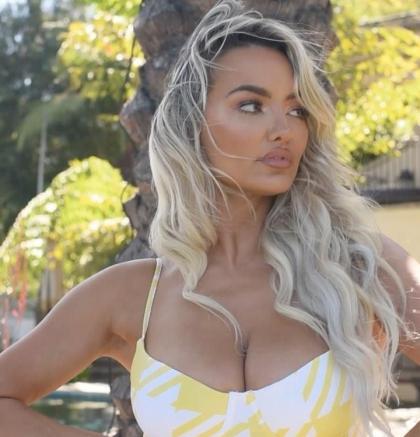 Lindsey Pelas photo 269421