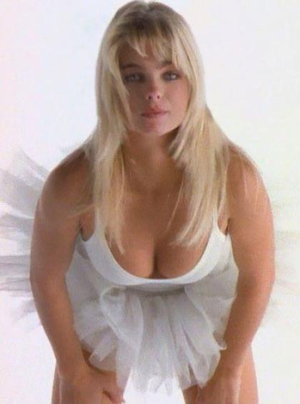 Erika Eleniak photo 176307