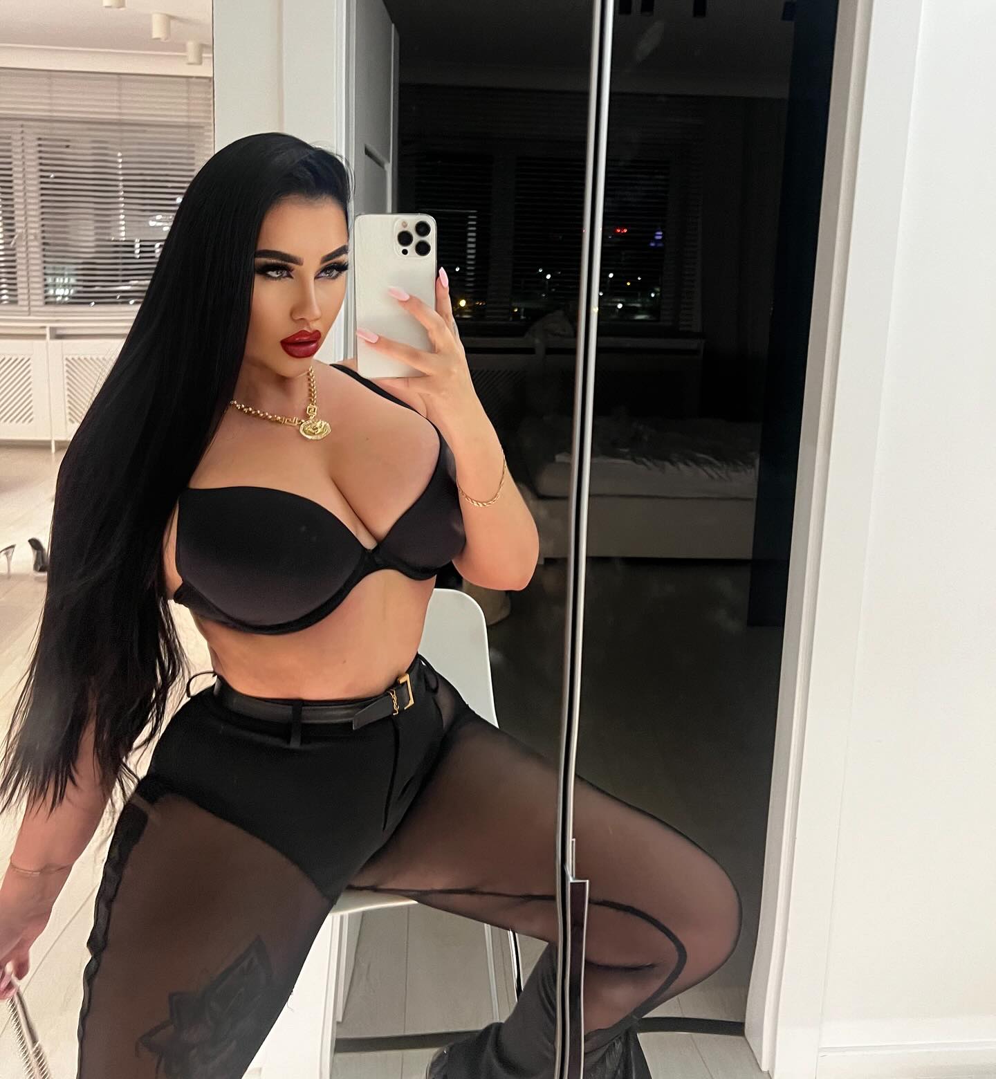 Angelika Zol