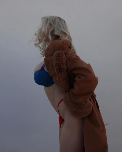 Amanda Toy photo 12721