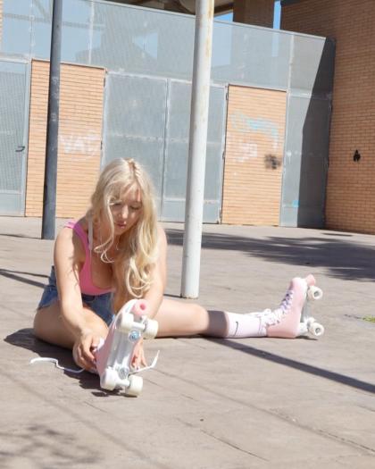 Amanda Toy photo 12736