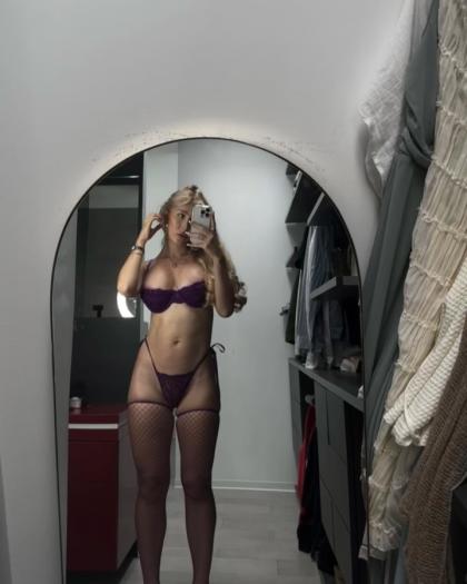 Amanda Toy photo 12774