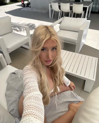 Amanda Toy photo 12787