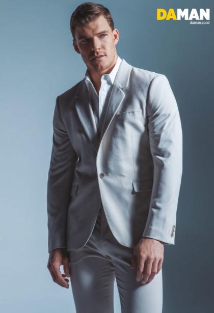 Alan Ritchson photo 184271