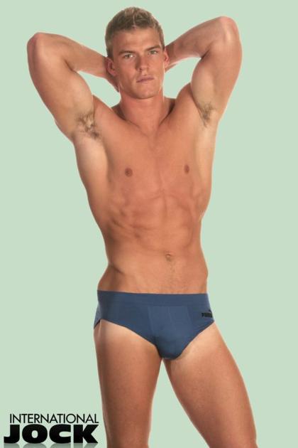 Alan Ritchson photo 184300