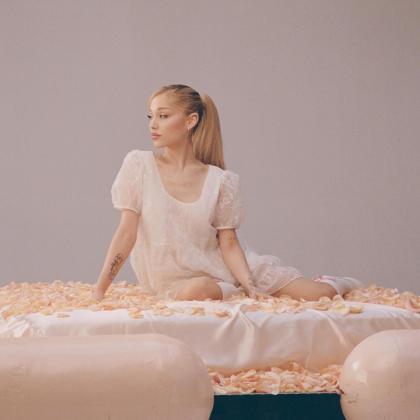 Ariana Grande photo 52012