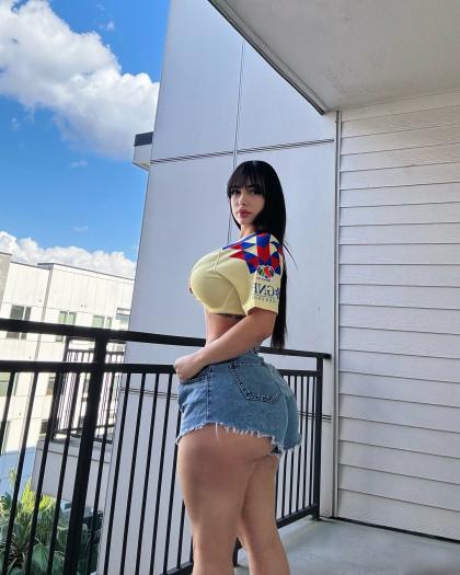 Analy Bazan photo 196380