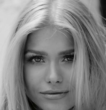 Pamela Reif photo 279221