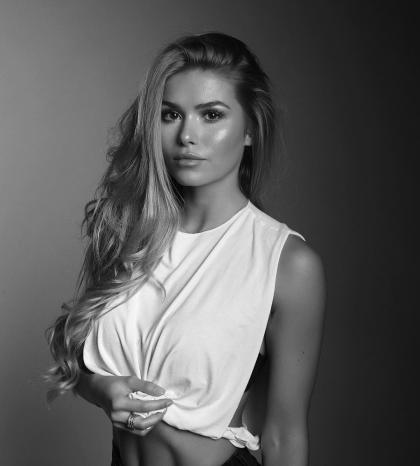 Pamela Reif photo 279259