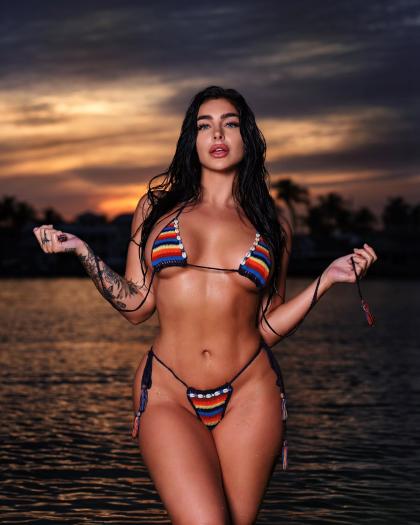 Emily Rinaudo photo 214268