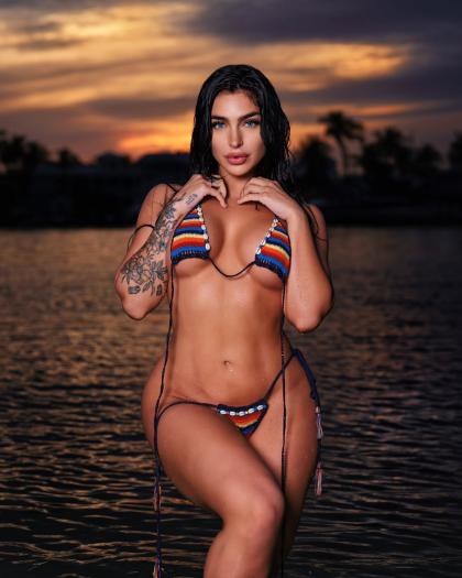 Emily Rinaudo photo 214274
