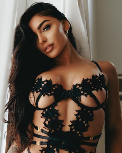 Emily Rinaudo photo 214324