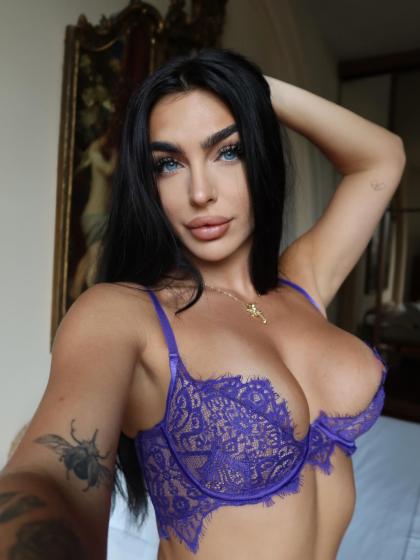 Emily Rinaudo photo 214339