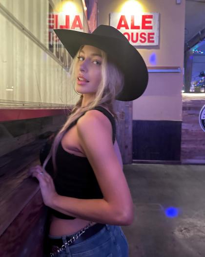 Hannah Palmer photo 214608
