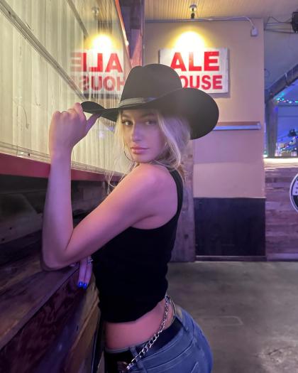 Hannah Palmer photo 214609