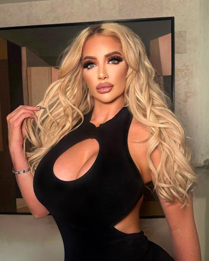Nicolette Shea photo 221994