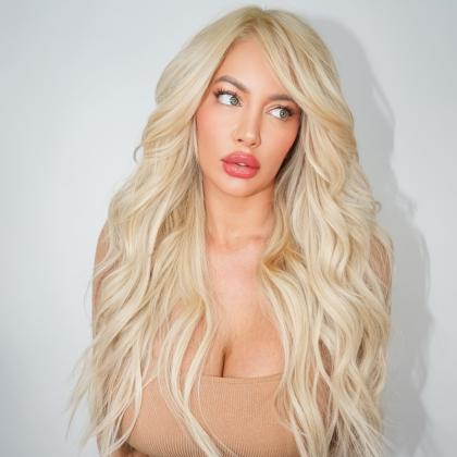 Nicolette Shea photo 221995