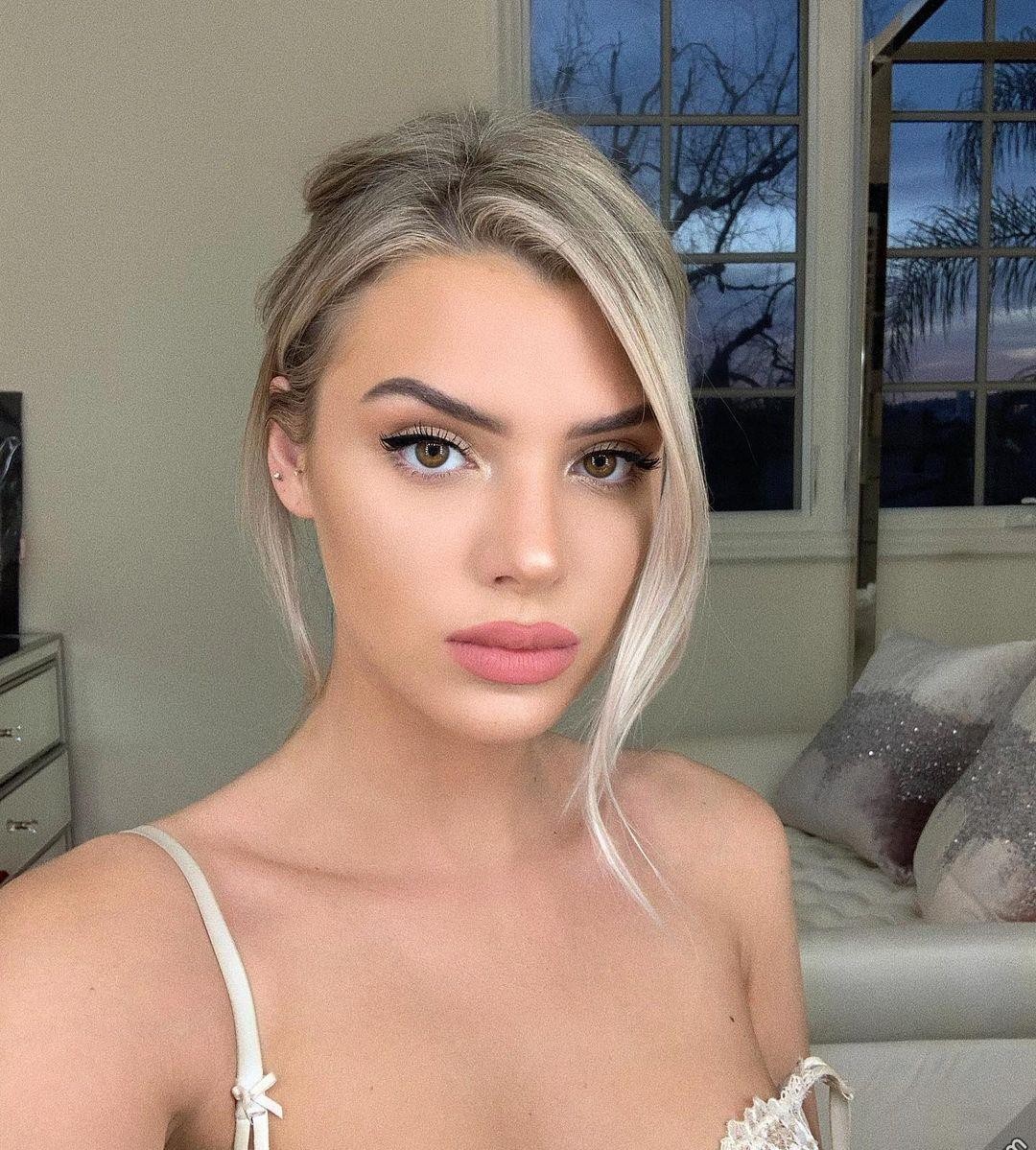 Alissa Violet