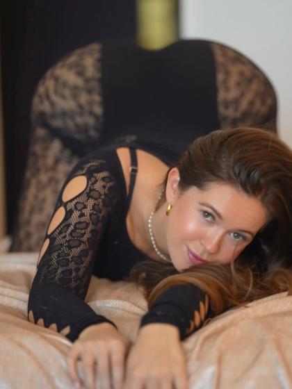 Rose Hart photo 235522