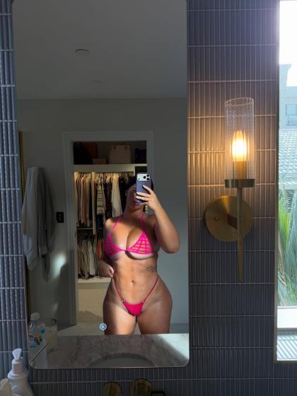 Isabelle Jade photo 251027