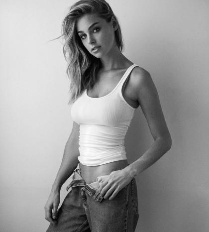 Elizabeth Turner photo 279966