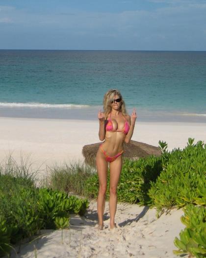 Charlotte McKinney photo 254004
