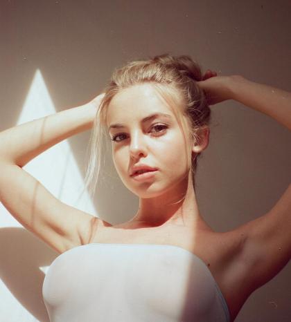 Emma Kotos photo 263852